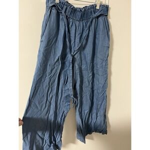 Women's capris loose denim lightweight size small ties on waist